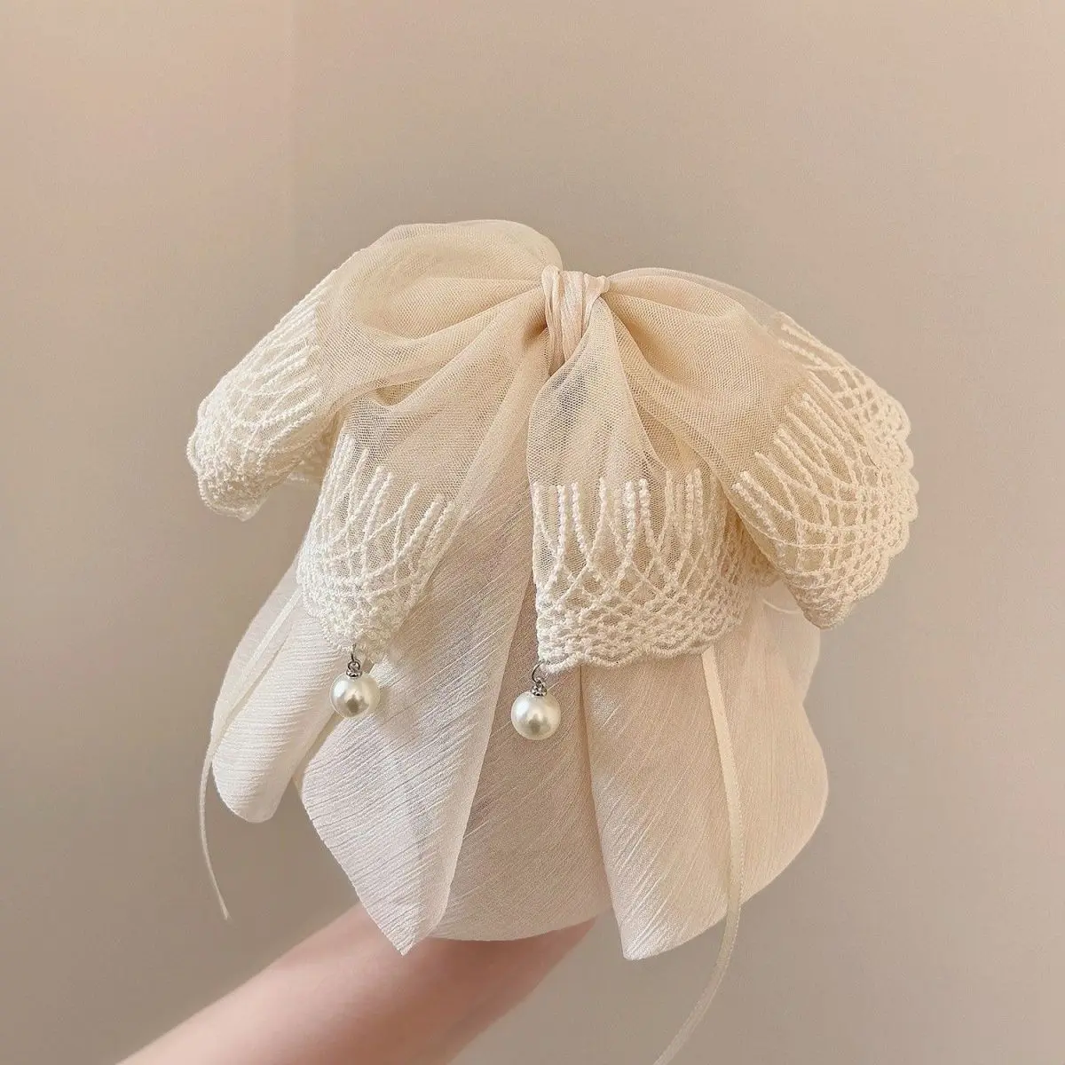 

Athens Princess Wind Mesh Bow Tail Clip French Grip Clip Large Beige Gentle Hairpin