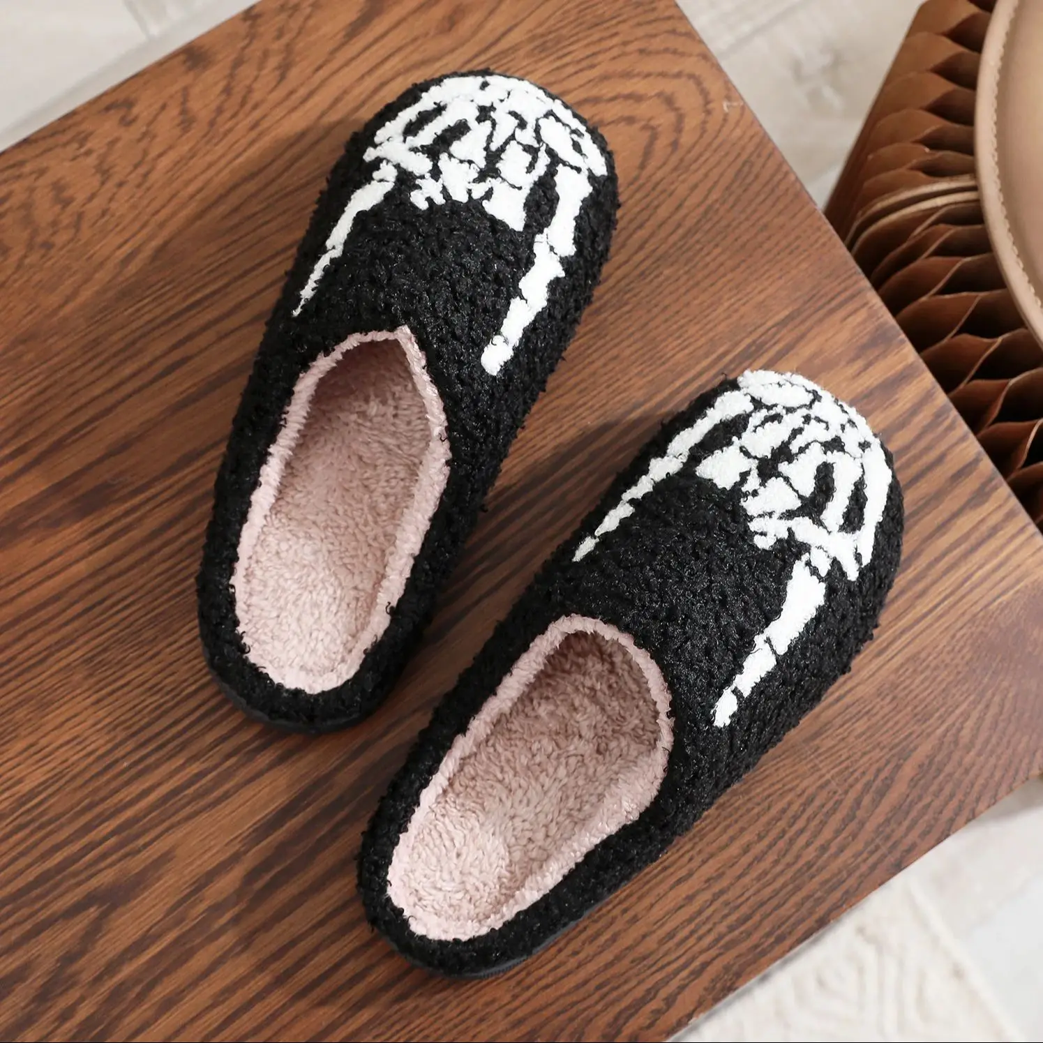 Skull Finger Pattern Skull Embroidery Stuffed Home Platform Cozy Wool Cotton Slippers Rock Finger Warm Non-slip Indoor Slippers Men Women Halloween