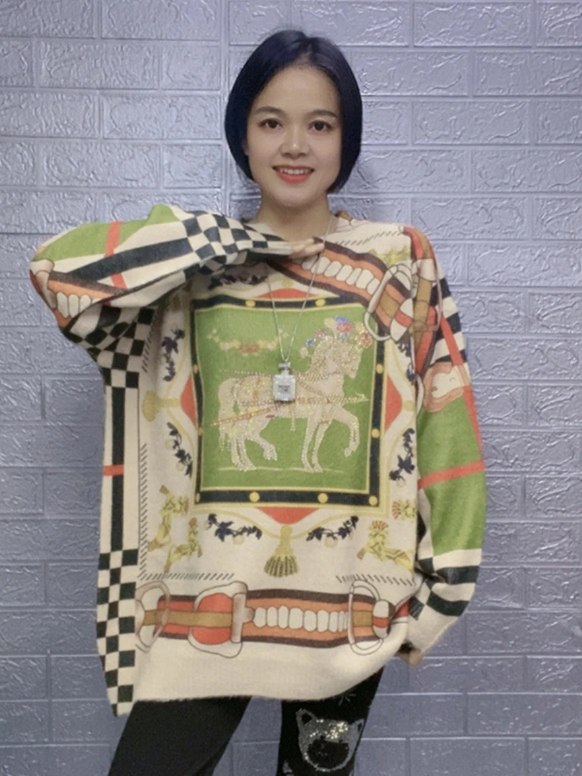 

Уличная вязаная норковая шуба с мультяшным принтом, повседневная, оверсайз, стройнящая фигуру, осень-зима, новинка, женская, с круглым вырезом, длинная...