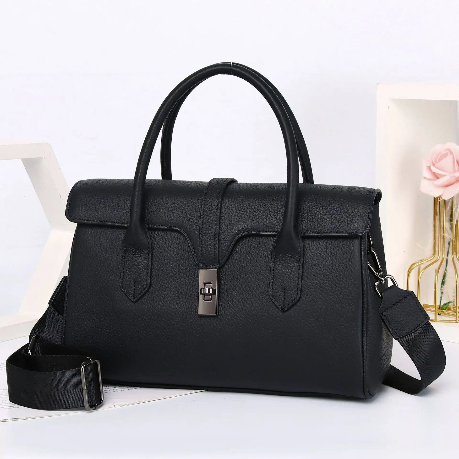 

Large Capaci Leather Bag 2023 New Women's Handbag Cowhide oulder Bag Soft Boston Bag Sle Daily Use Pillow ape