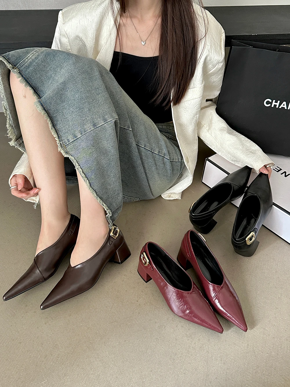 Black Brown Red Women Pumps Pointed Toe Flat Mid Heels Rivet Belt Design Shallow Slip On Office Party Pumps Nightclub Party Pump