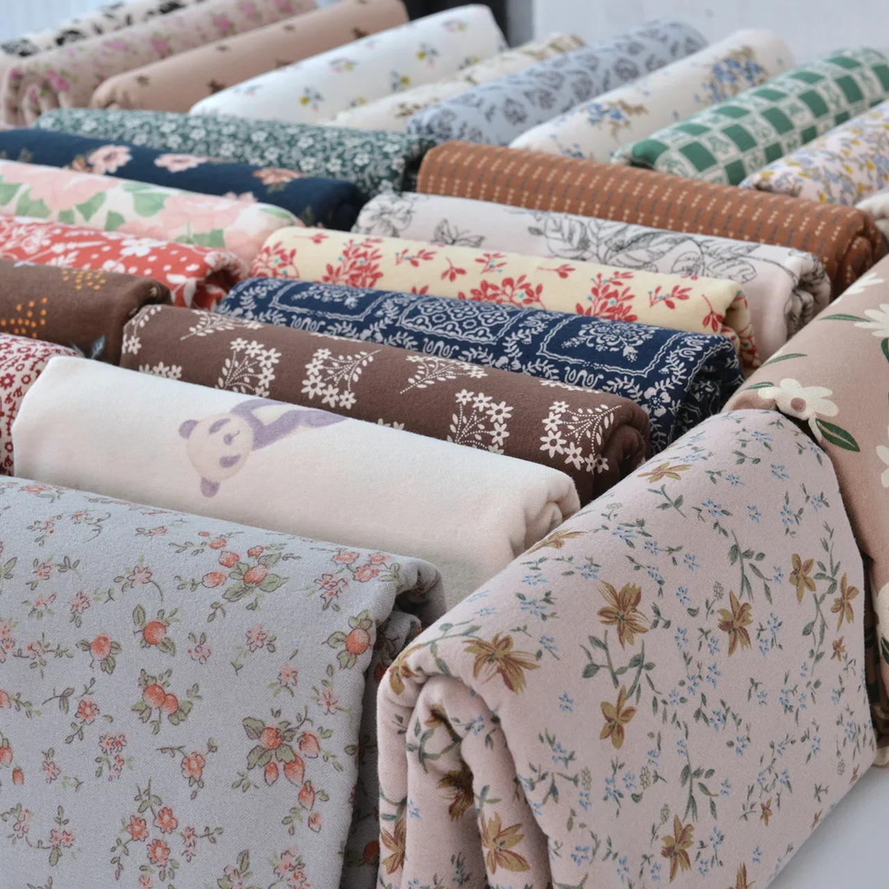 Vintage-style Floral Fabric for Handmade Cotton Clothing and Home Textiles, 150x50cm