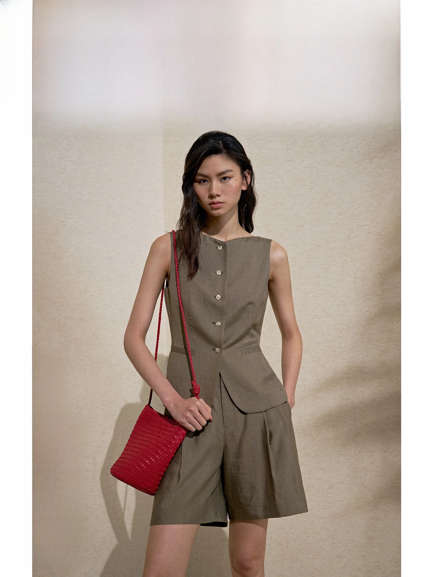 

Классический жилет с воротником, регулируемой талией и пропорциональным дизайном, новинка весенней коллекции, женская модная дышащая модель из льняной смеси