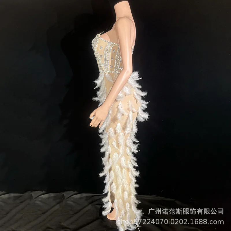 2025 Abito da fidanzamento con spacco alto e piume di fascia alta di lusso Abito da sera per cerimonia di premi per riunioni annuali dell'azienda sul tappeto rosso