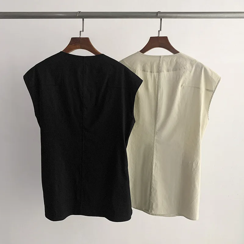 Top sem mangas de linho com botões cruzados e gola inclinada estilo chinês com colete com decote em V