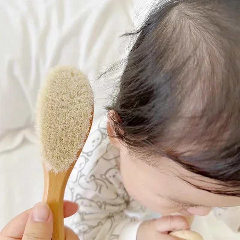 Brosse en bois pour nouveau-né, peigne en laine naturelle, masseur de tête pour bébé, brosse de bain portable pour enfants