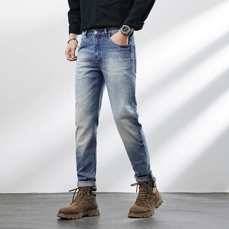 

Мужские винтажные синие эластичные джинсы A/W 2025 года — классические узкие зауженные прямые брюки в американском стиле ретро с вышивкой, осень