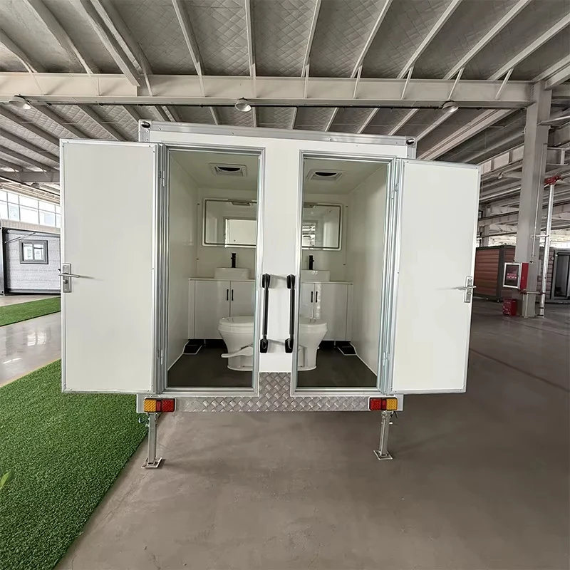 Portable Flush Toilet Trailer Environmental Protection Water Circulation Customized for Outdoor Public Welfare Events
