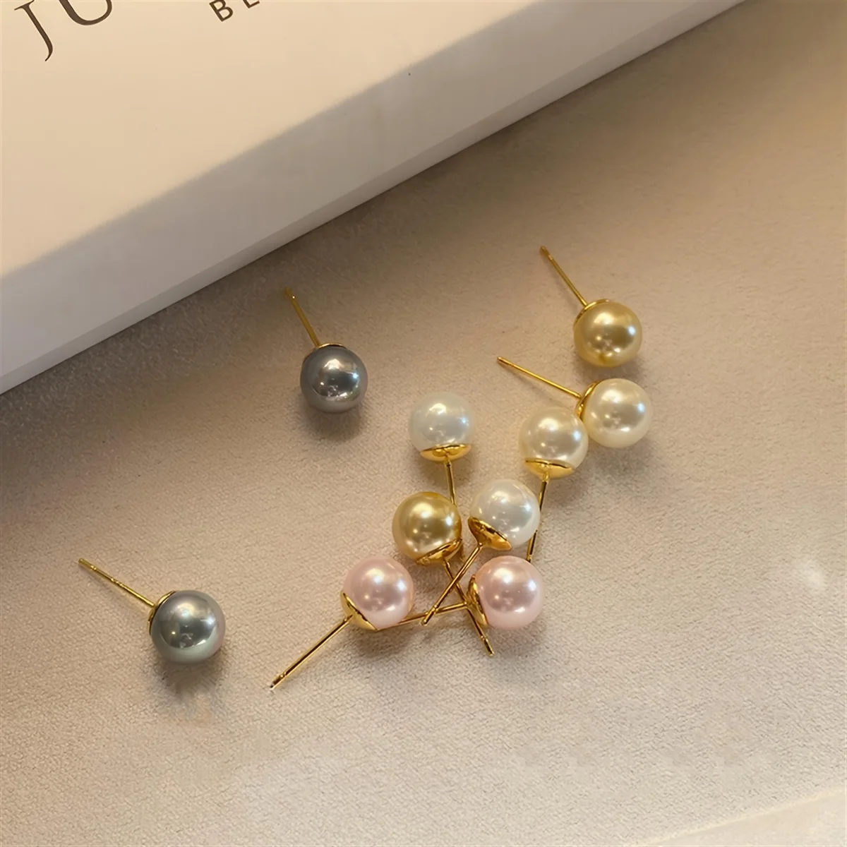 10 pieces of vintage French pearl earring set in a gift box, fashionable for women for a week without repeating the style, elega