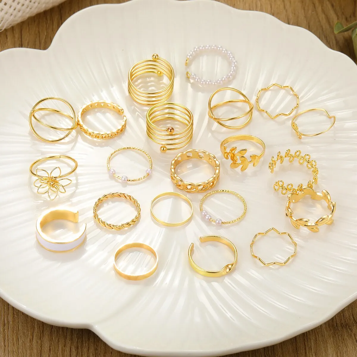 21 Sets Of Ladies Ewelry European And American New Creative Simple Temperament Flowers Spiral Pearl Ring Gold image 5