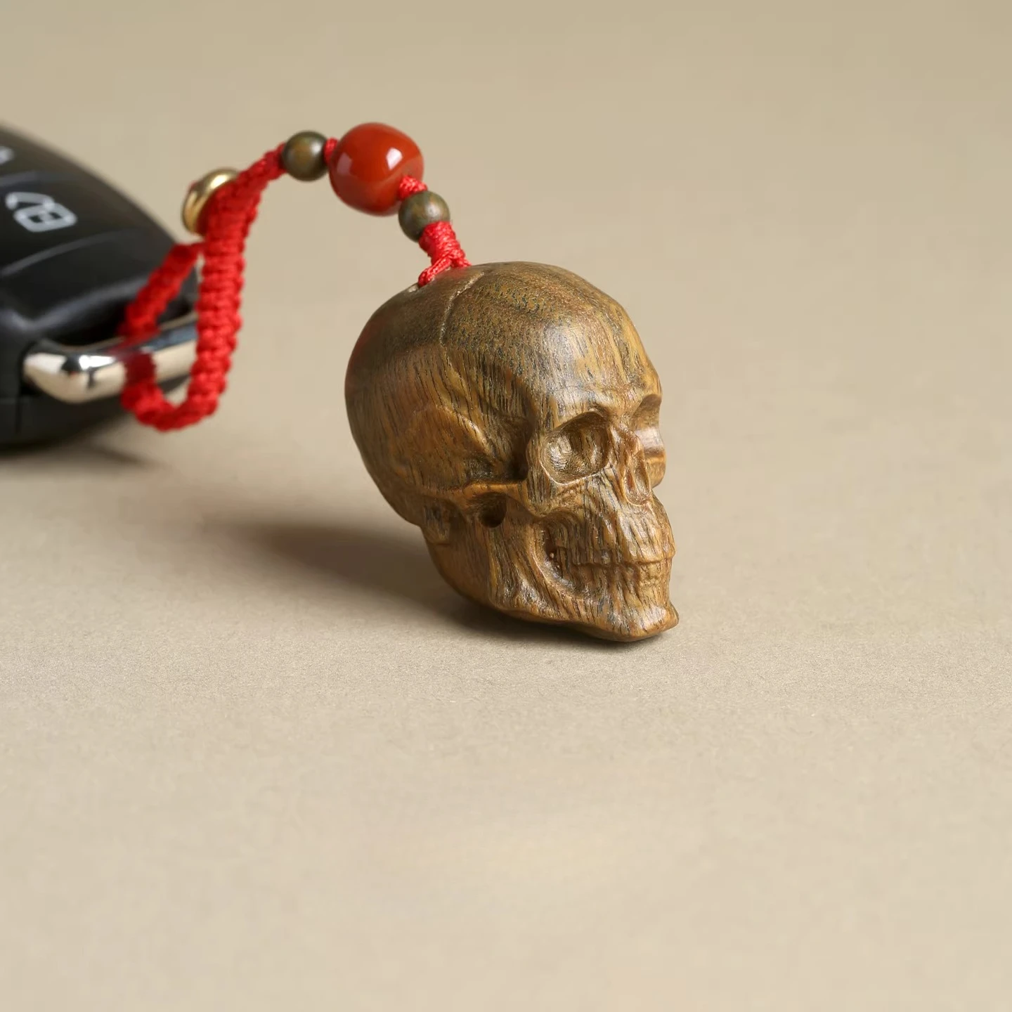 

Green Sandalwood Skull Pendant Keychain with Lanyard Creative Phone Bag Car Key Hanging Ornament Gifts