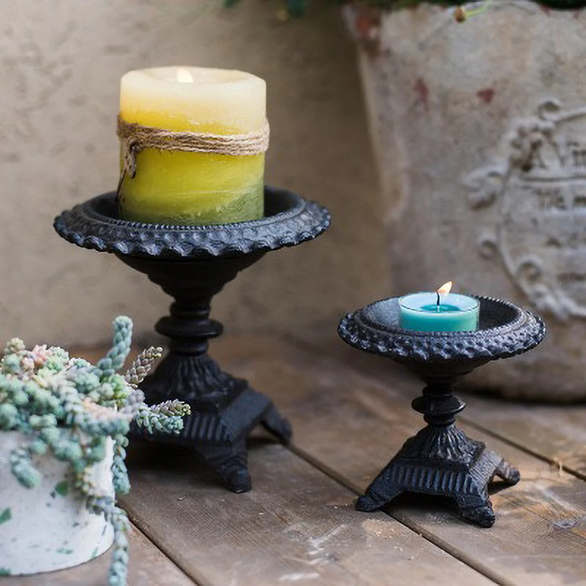 Antiker Kirchenkerzenhalter aus schwarzem Eisen – Vintage-Gothic-Kerzenständer für christliche Altardekoration, religiöses Zeremonienzubehör