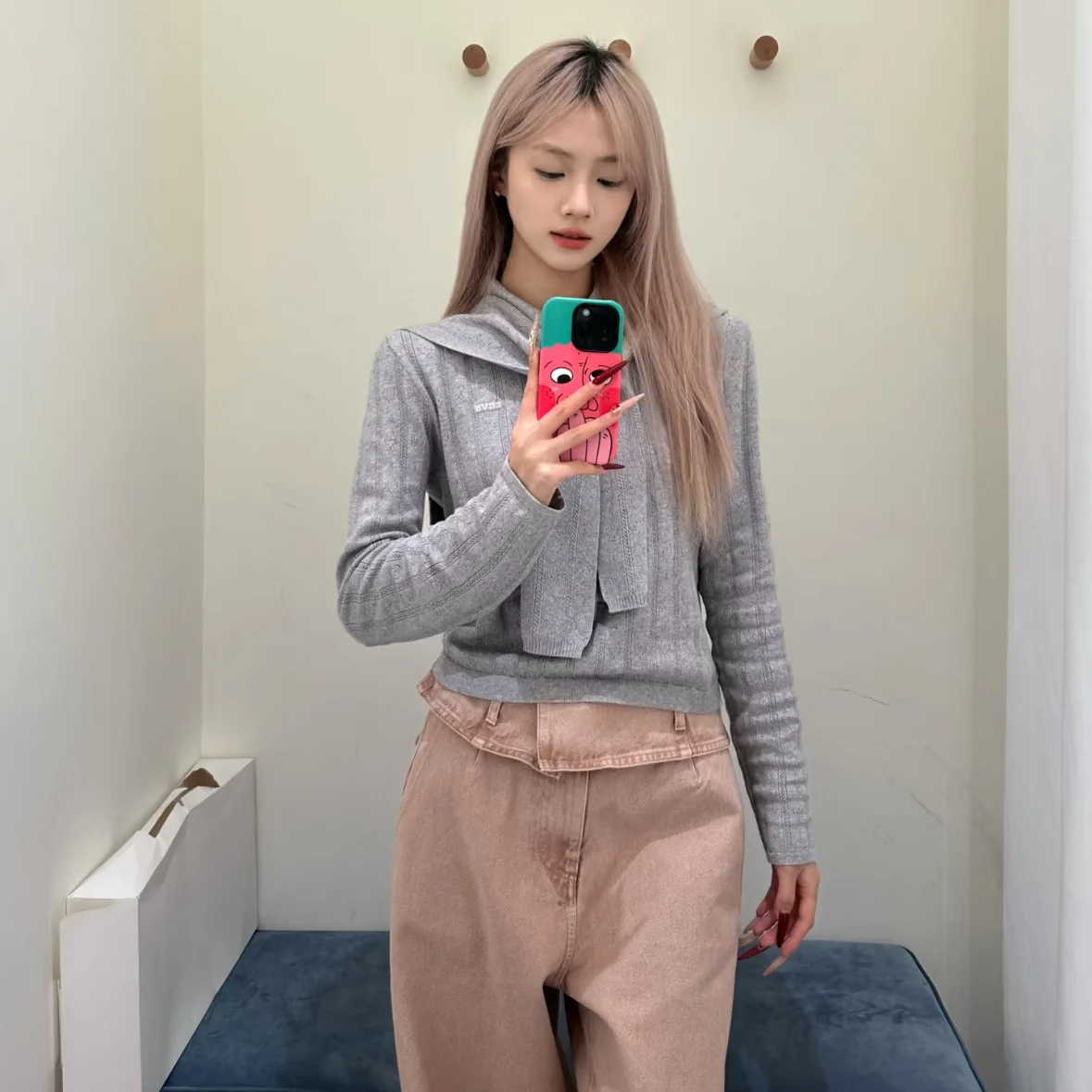 

Комплект женской модной одежды Dongda Gate 2026: летний новый свитер с длинным рукавом, трикотажная кофта с коротким рукавом и капюшоном, шаль