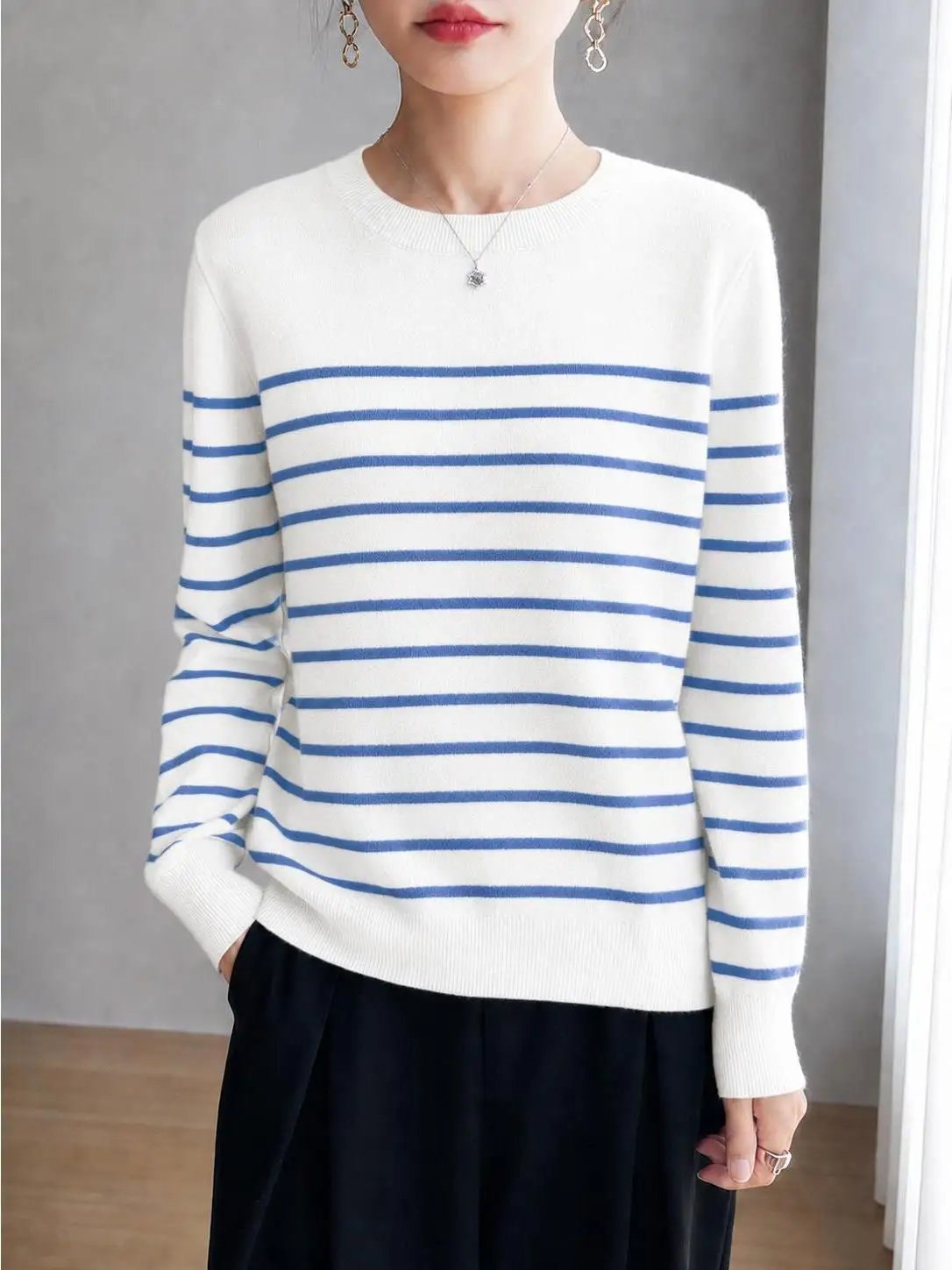 2026 New round Neck Knitted Wool Sweater Women Loose Striped Casual High Fashion Sensation Long Sleeve Soft Comfortable Knitwear