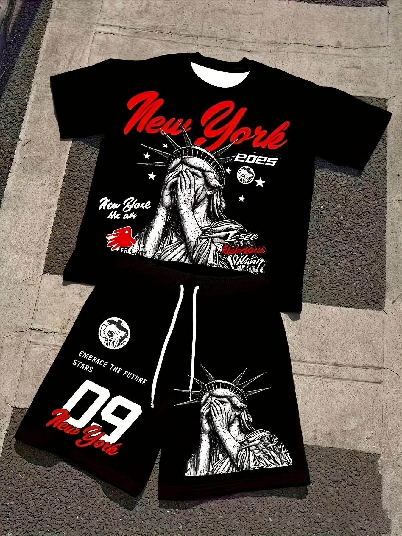 

The popular men's T-shirt with the Statue of Liberty print in the summer of 2025 is casual fashionable soft and comfortable