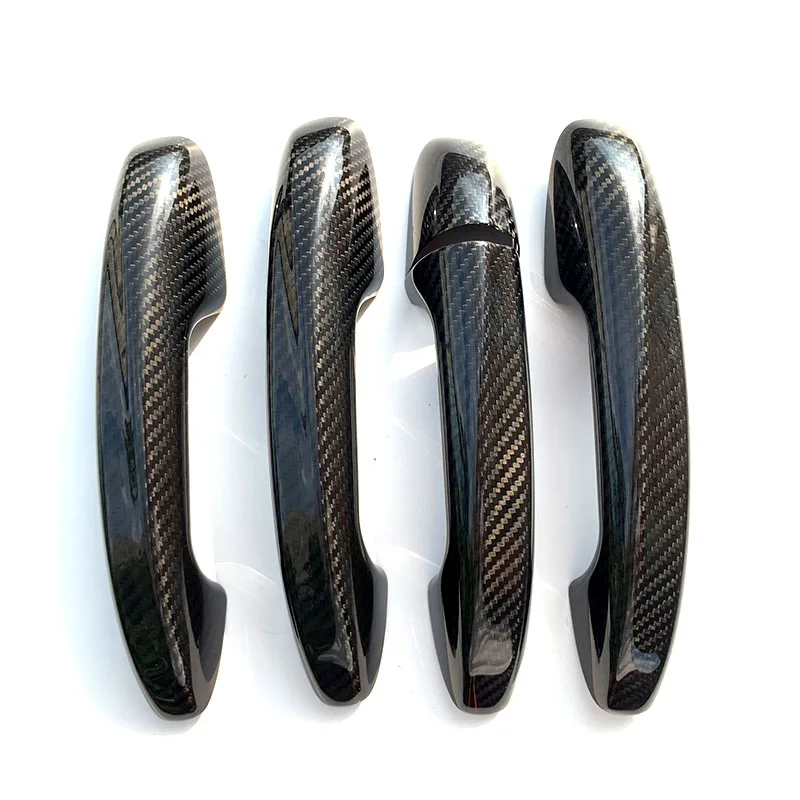 It is suitable for Benz a45sa35la CLA carbon fiber handle, and the outer handle is modified with carbon fiber