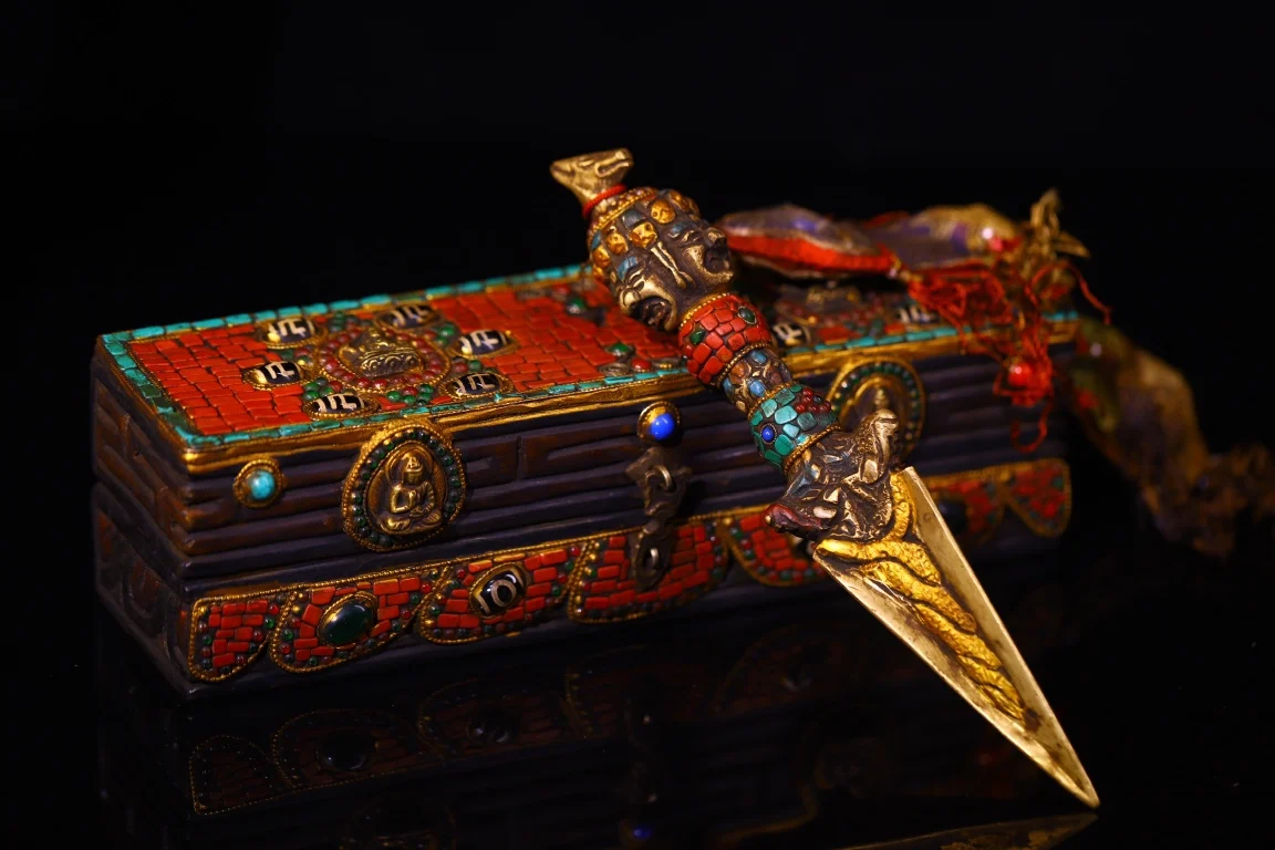 

9"Tibetan Temple Collection Old Bronze Mosaic Gem gZi Beads Turquoise Hayagriva Buddha's Head Vajra Phurpa Box Amulet Dharma