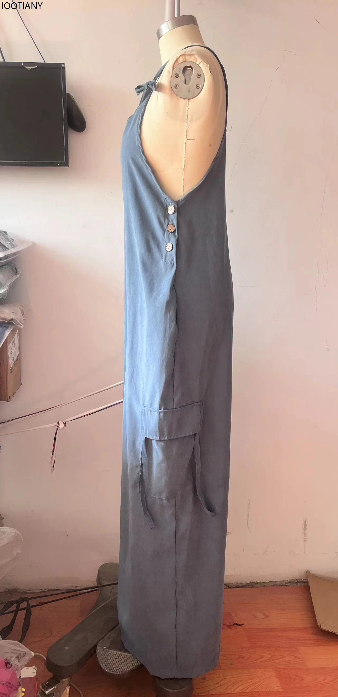 Loose Fit Women Jumpsuit Stylish Sleeveless Women's Jumpsuit with Wide Legs Multiple Pockets V-neck Design for Casual Daily Wear