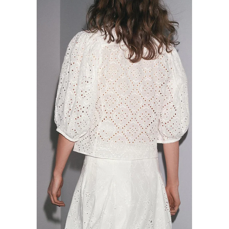 

Summer New Women's Simple Sle irt Hollow out Embroidery Puffy Sve Turn-down Collar Blouse Casual Comfortable Polyester...