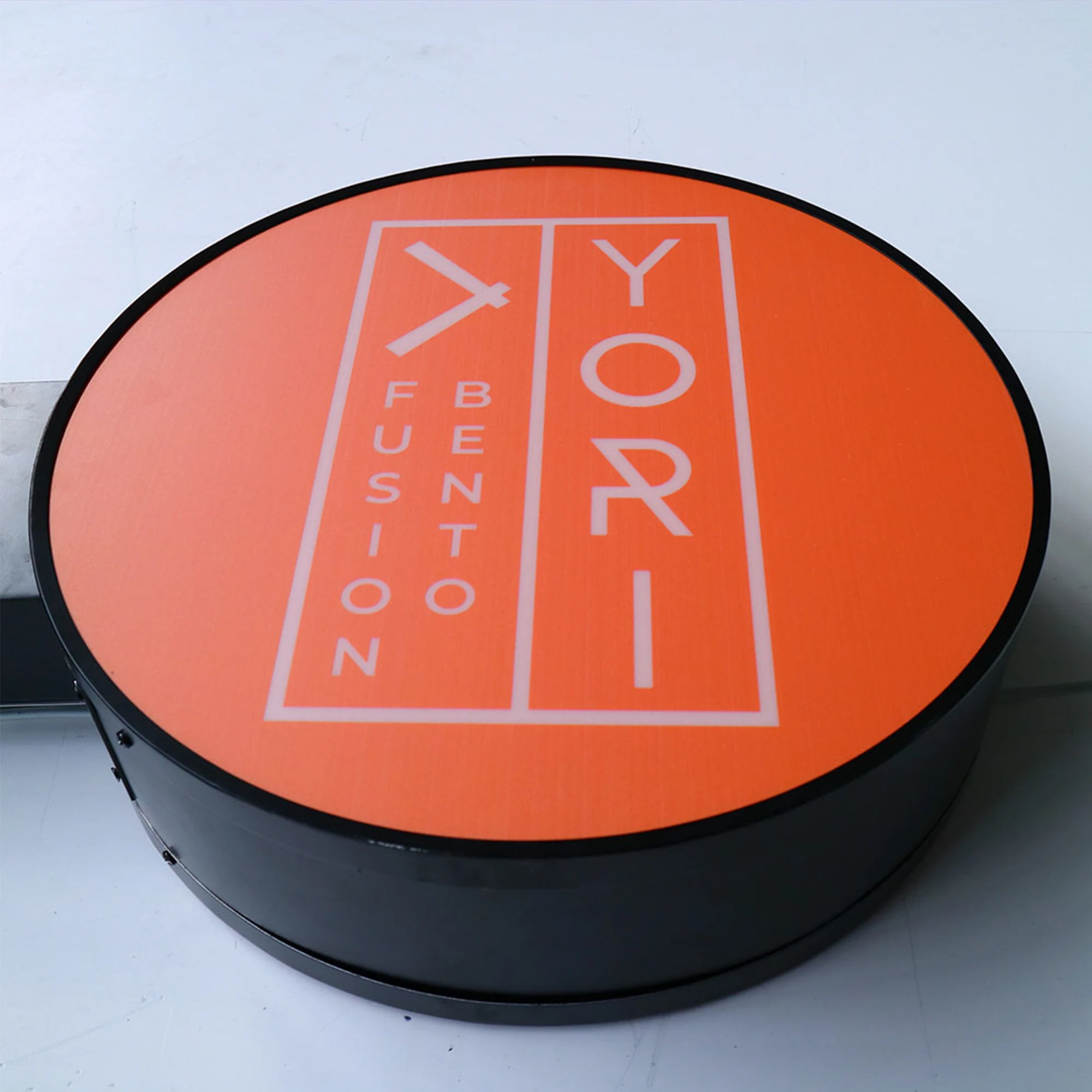 LED Projector Circular Light Box Sign, Gráficos impressos de dupla face, Wall Logo Signage para loja, Custom