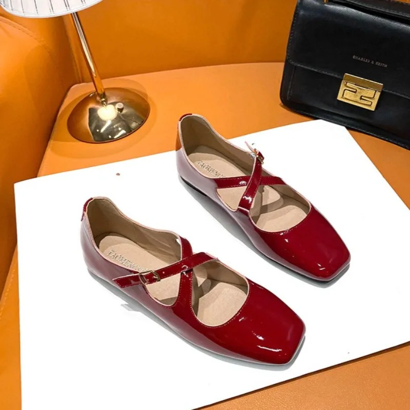 

Women's Mary Jane Shoes Exquisite Patent Leather Casual Shoes for Woman Elegant French Flat Shoe Designer Shoes Zapatos De Mujer