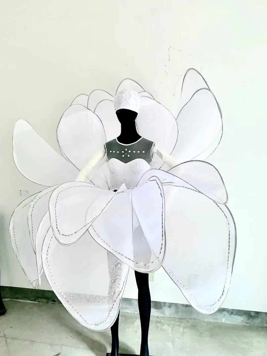 White Flower Costume with LED Light openning dance  Women Dancer Show Club Dress Celebrate  Party Show Wear