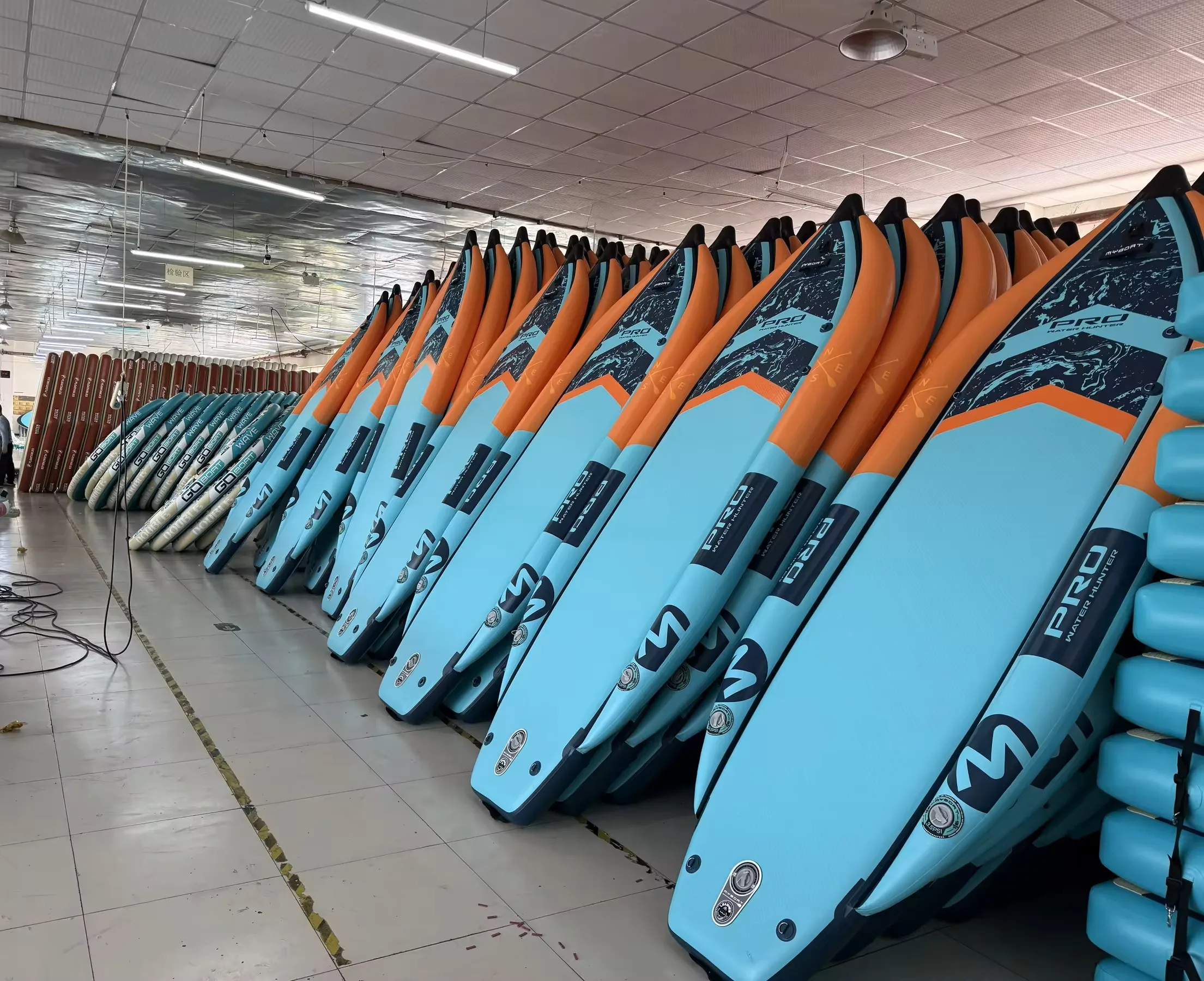 China Factory Inflatable Boat Double Chamber Inflatable Paddle Board Fishing Kayak Inflatable Fishing Sup With Rod Holders view 2