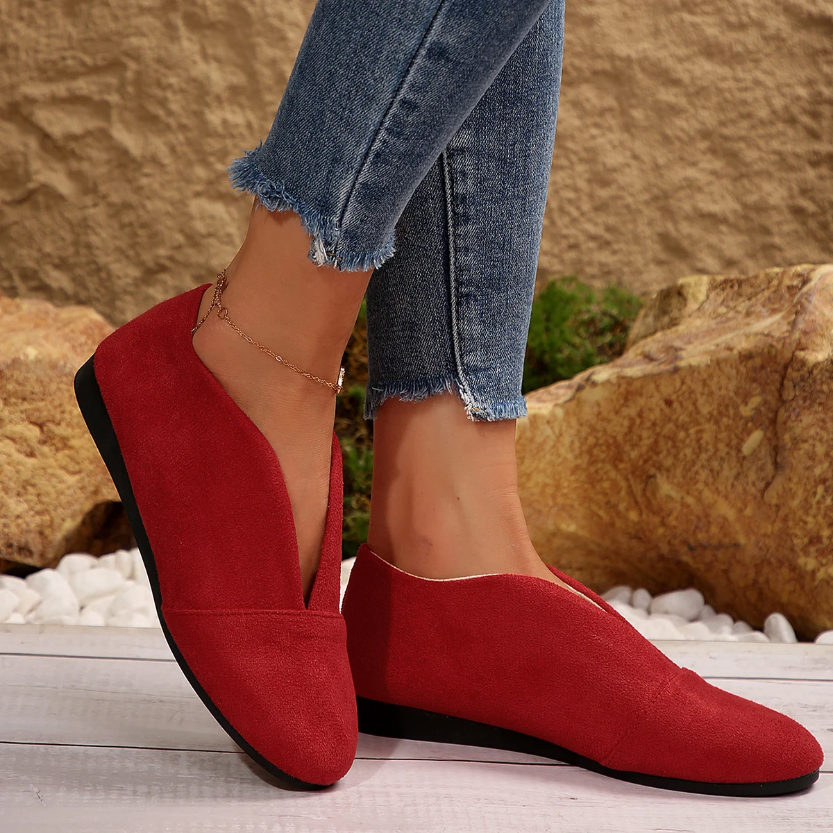 Plus-Size-Damen-Slipper aus Wildleder, V-Ausschnitt, runde Zehen, weich und bequem, lässig, für den täglichen Gebrauch, zum Spazierengehen, in verschiedenen Farben erhältlich. – Detail 29