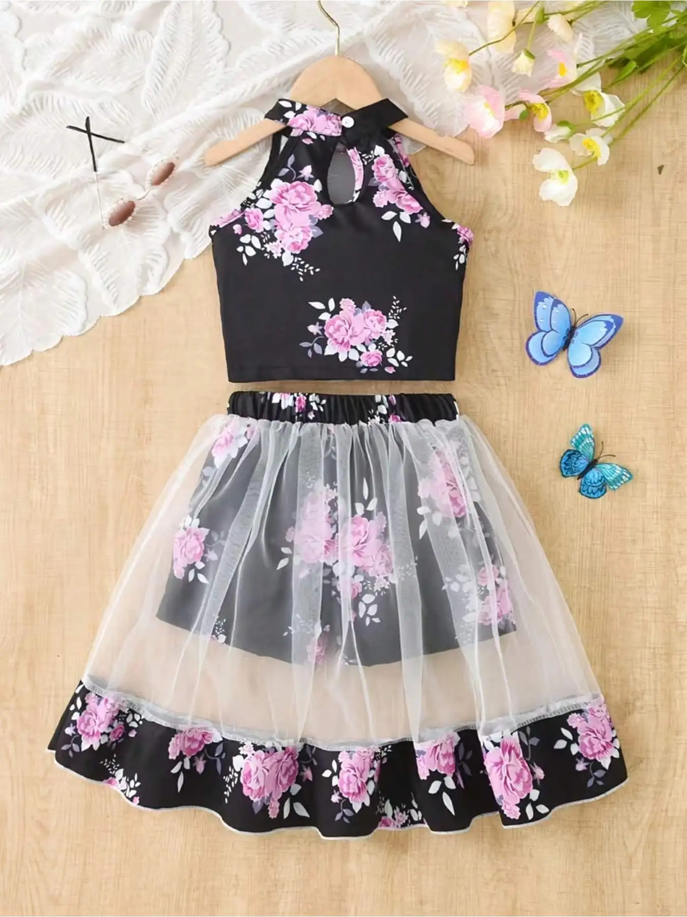 Kinder-Set mit Blumenmuster: Ärmelloses Oberteil mit Rundhalsausschnitt und elastischem Bund, Netzrock, Kinderoutfit – Detail 4