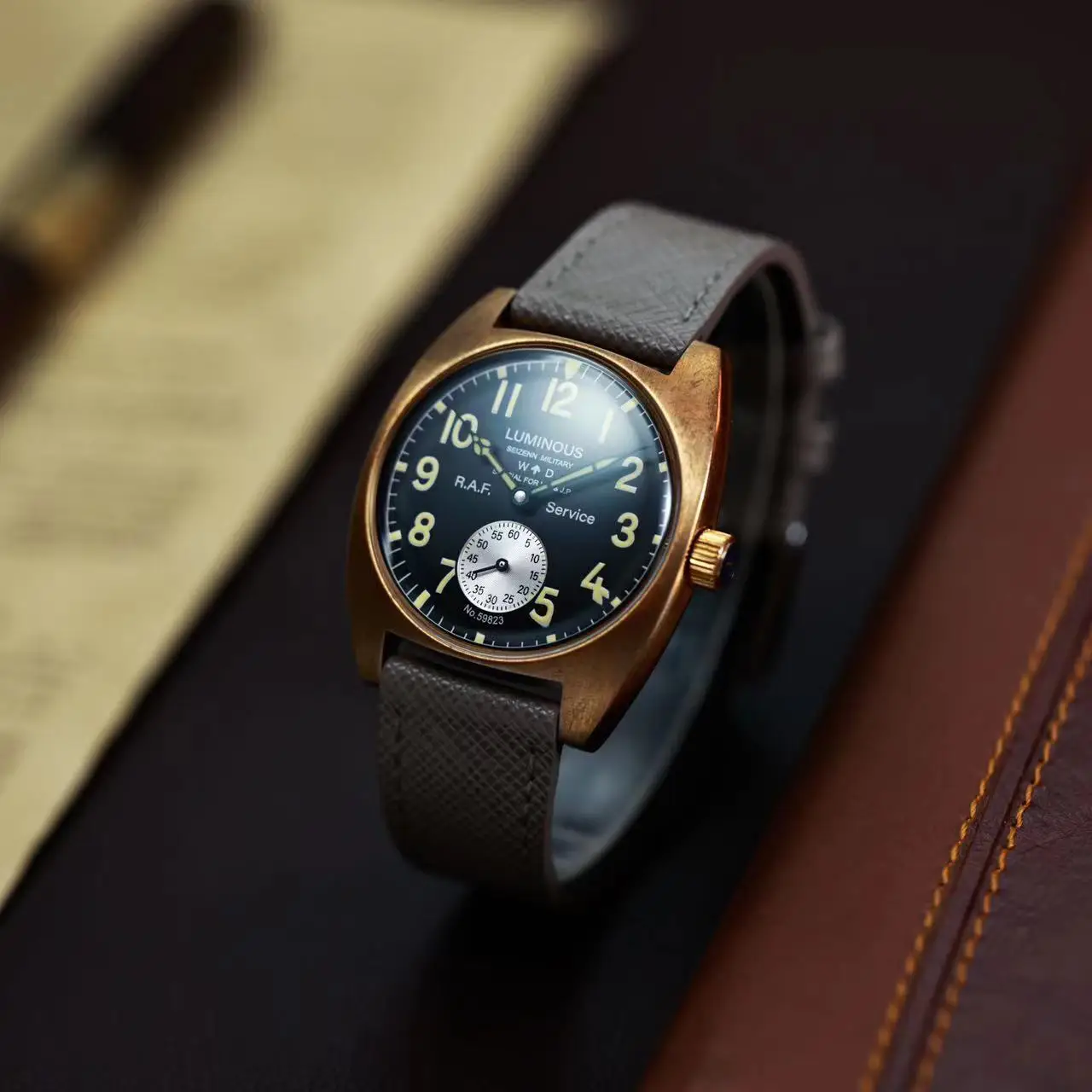 Seizenn W10 Field Watch Retro Arrow Pilot Watch Men Mechanical Manual Hand Wind Luminous Merkur CUSN8 Bronze Turtle Case Brown