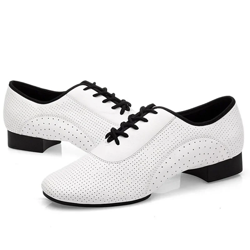 Chaussures modernes pour hommes peau de vache blanc entièrement perforé danse sociale semelle à deux points chaussures de danse carrées latines chaussures de danse Standard