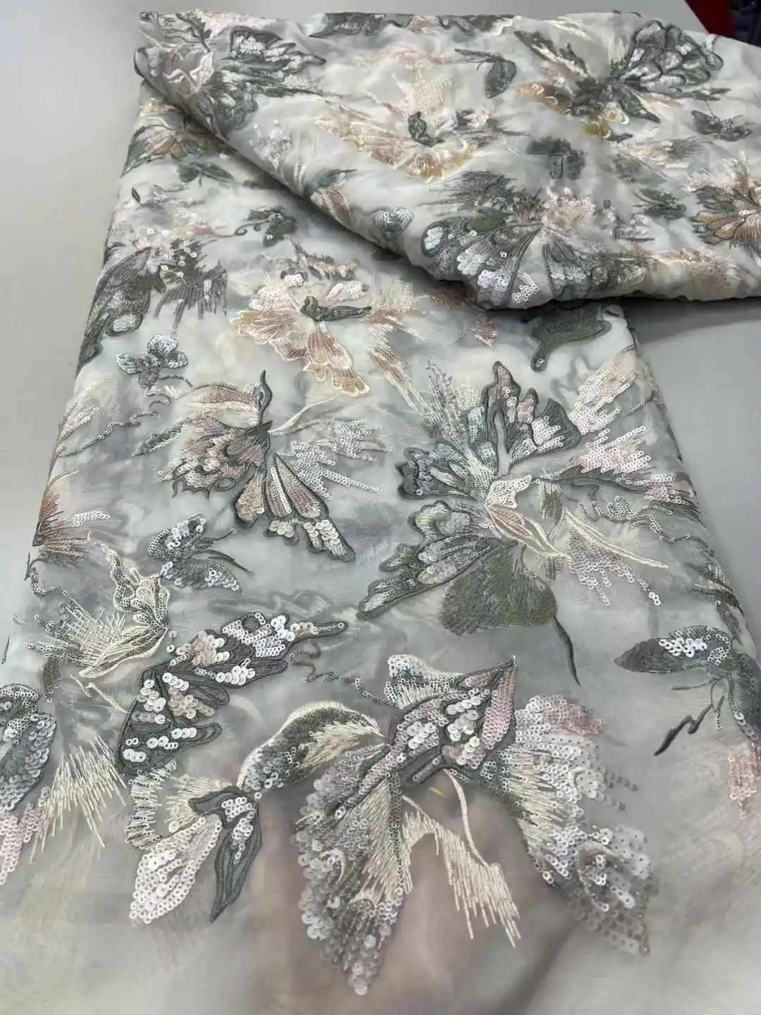 2025 الأرجواني جودة عالية الأفريقي أقمشة الدانتيل الترتر شبكة فاخرة الثقيلة الترتر المطرزة تول النسيج لخياطة الفساتين