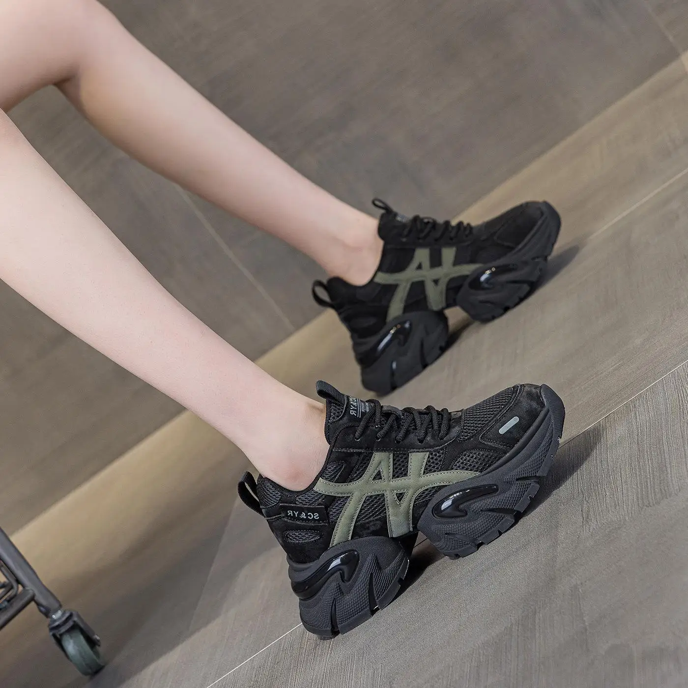 

Vintage Style Women's Sports Shoes Thick Bottom Heightening Genuine Leather Dad Sneakers Casual Fashion Flat Mouth Single Shoes