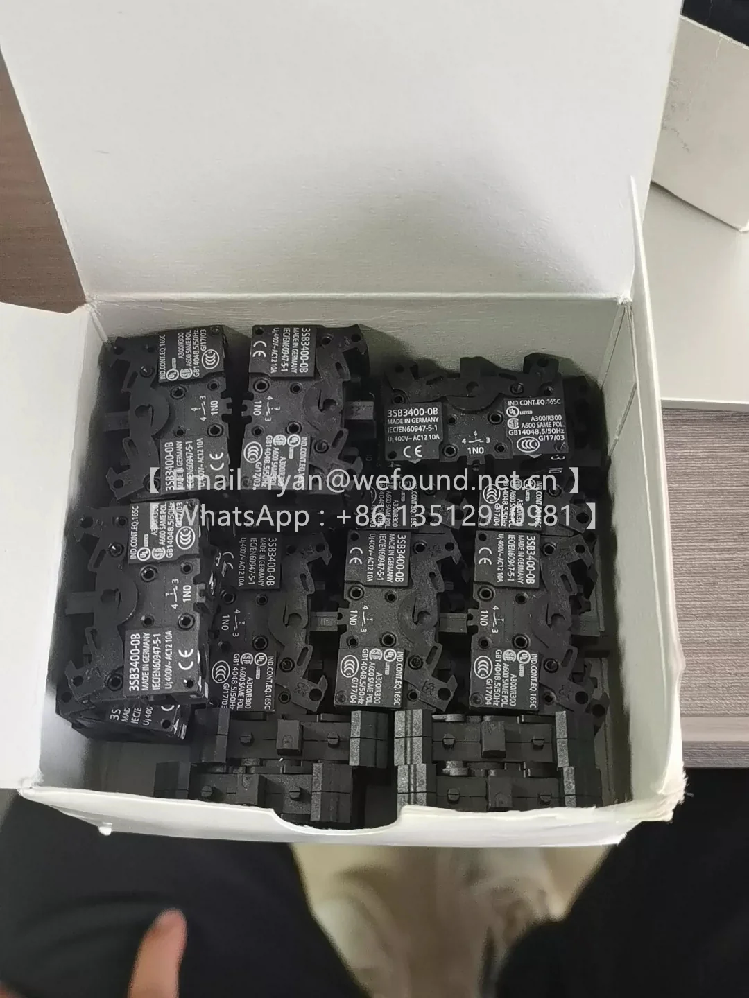 3SB3400-0B Contact block with 1 contact element, 1 NO , Successor is 3SU1400-1AA10-1BA0