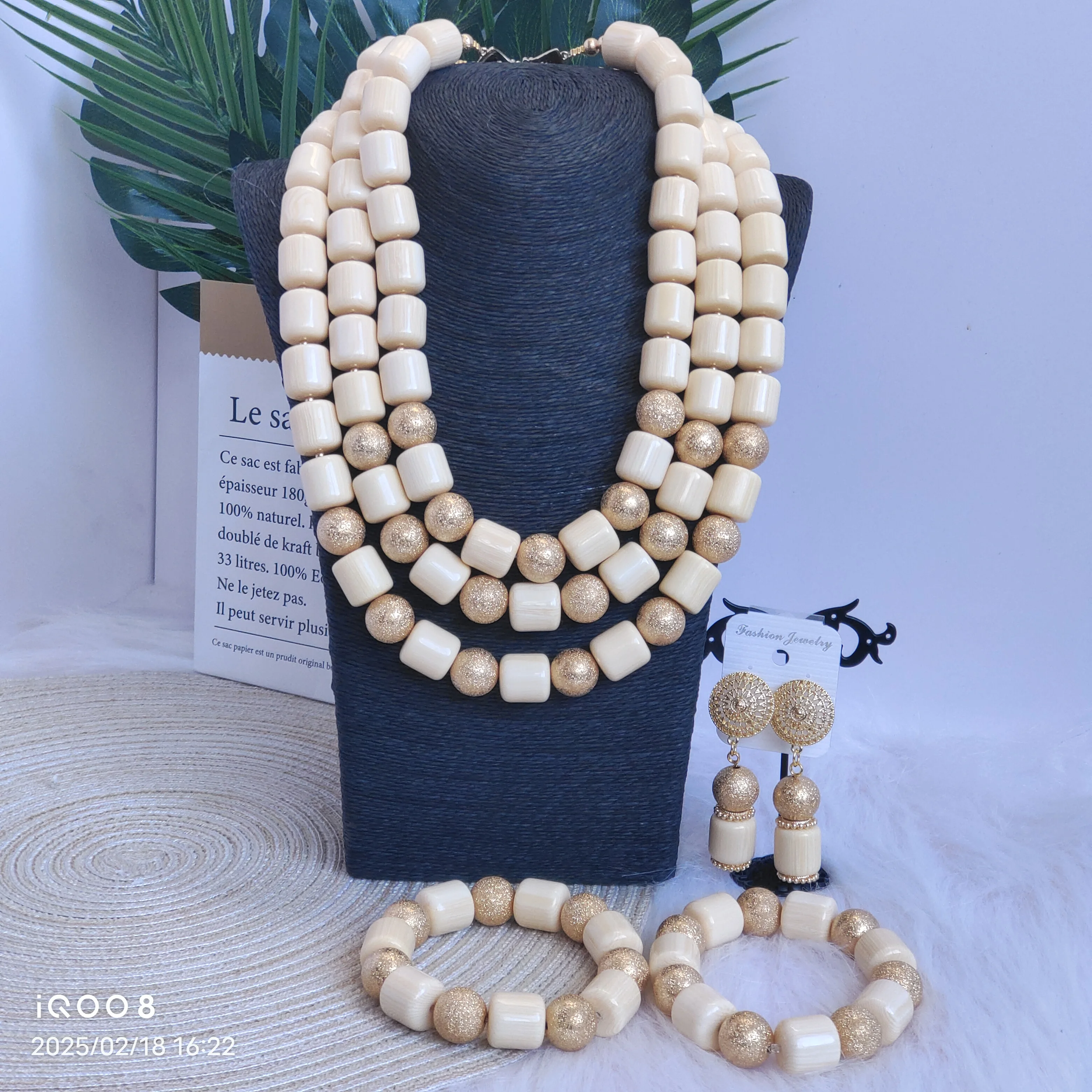 

Комплект украшений для невесты из искусственного белого коралла с бисером