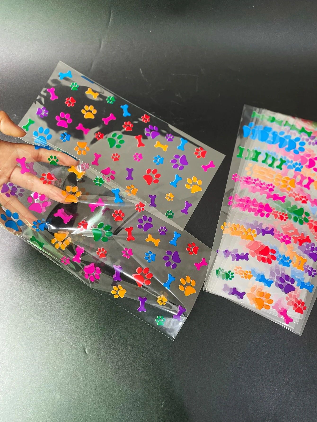 50pcs Colorful Dog Footprints Pattern Gift Pack Flat Bag With Gold Tie, Cute Dog Bones Printed Small Gift Candy Decorative Bags