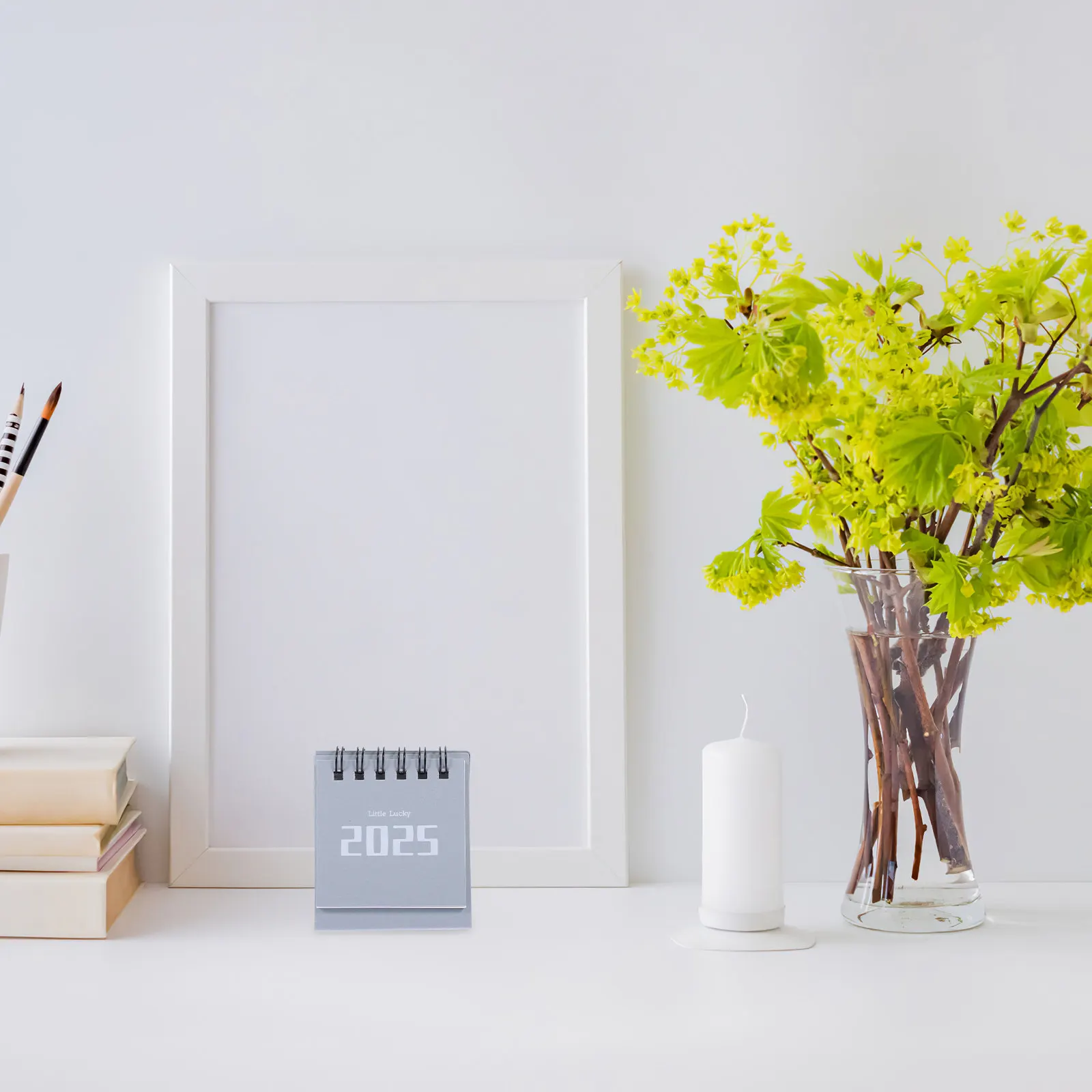 

Mini Standing Flip Desktop Calendar 2025 Modern Office Desk Decor Chic Stylish Organizer Functional Aesthetic Small Desk