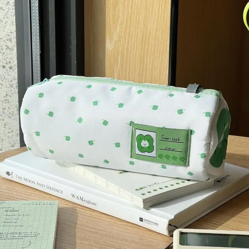 مقلمة لطيفة ذات سعة كبيرة، تصميم قطط البرسيم بأربع أوراق - مثالية لتخزين المدارس والمكتب والسفر