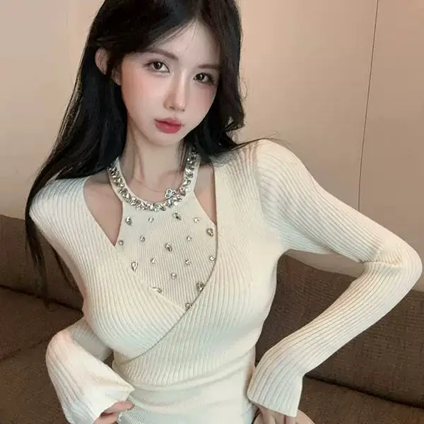 Suéter de punto con diamantes de imitación pesados de estilo francés para mujer Otoño Invierno falso de dos piezas con cuello Halter capa Base superior elegante Jersey ajustado