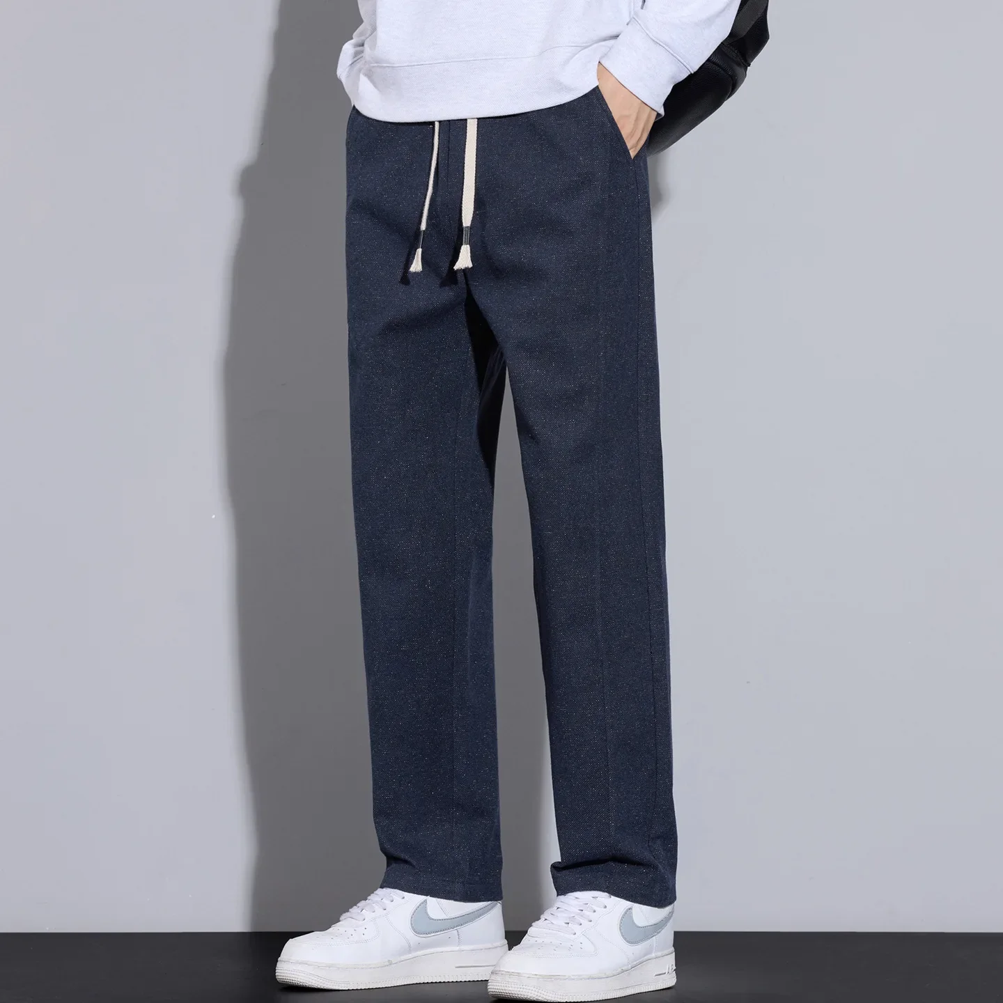 Pantalones Básicos para Hombres: La Elección Ideal para el Estilo Casual y el Trabajo en 2024