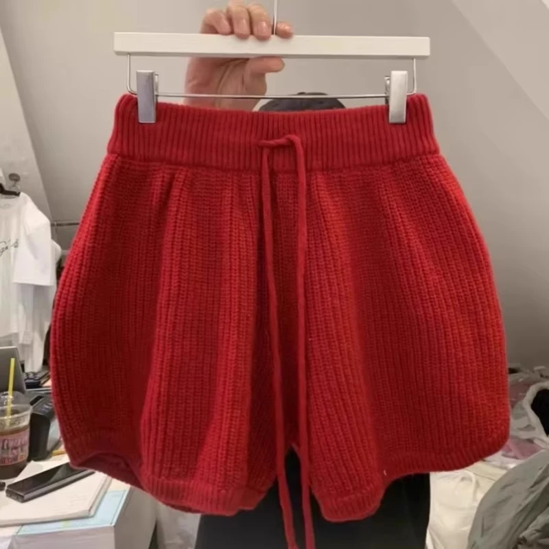 

Весенне-осенние новые красные вязаные шорты для женщин Y2k, короткие шорты на шнуровке с эластичной резинкой на талии, 2025 г., свободные прямые широкие шорты