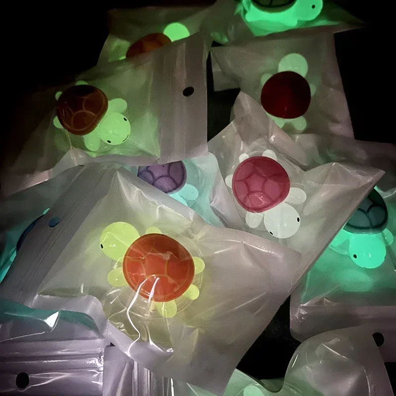 Bonito mini luz noturna tartaruga suporte de telefone mini resina tartaruga design expansível dobrável suporte anti deslizamento abs aperto