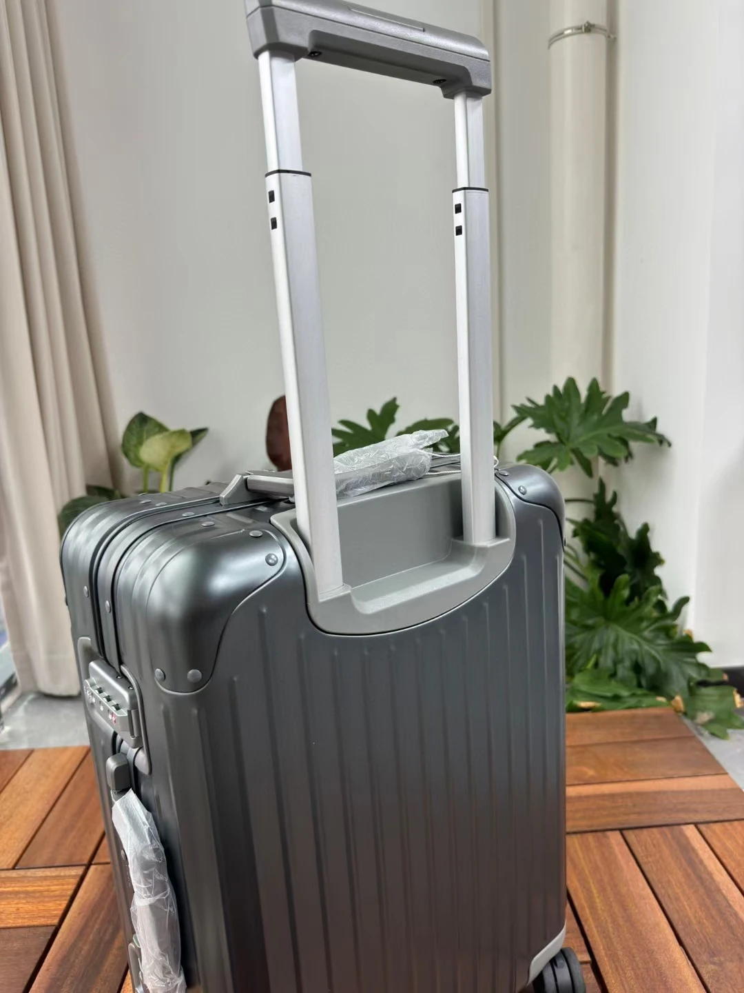 حقيبة سفر أساسية ذات سعة كبيرة حقيبة دوارة 25 حقيبة تروللي بعجلات جديدة حقيبة أعمال عصرية متعددة الوظائف