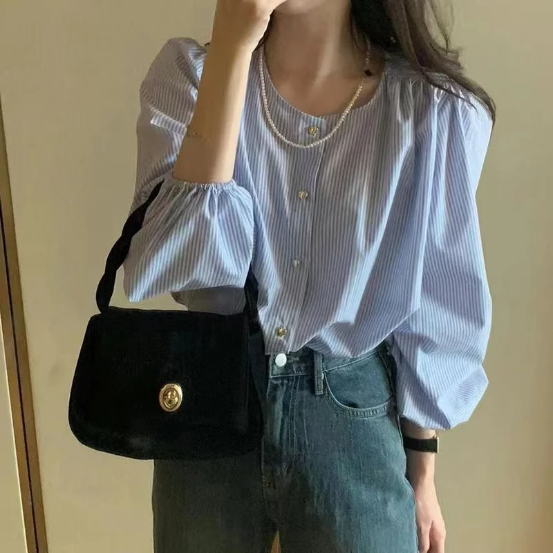

Spring 2026 Casual Loose Design Slim Fit Heart Button round Neck Bubble Sleeve Striped Women's Shirt Fashionable Versatile Lo...