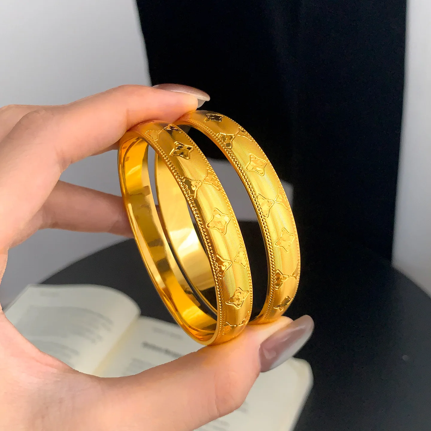 women flash brushed starburst gold bangle produced from 24K pure gold AU999 fits low-key office daily matching.