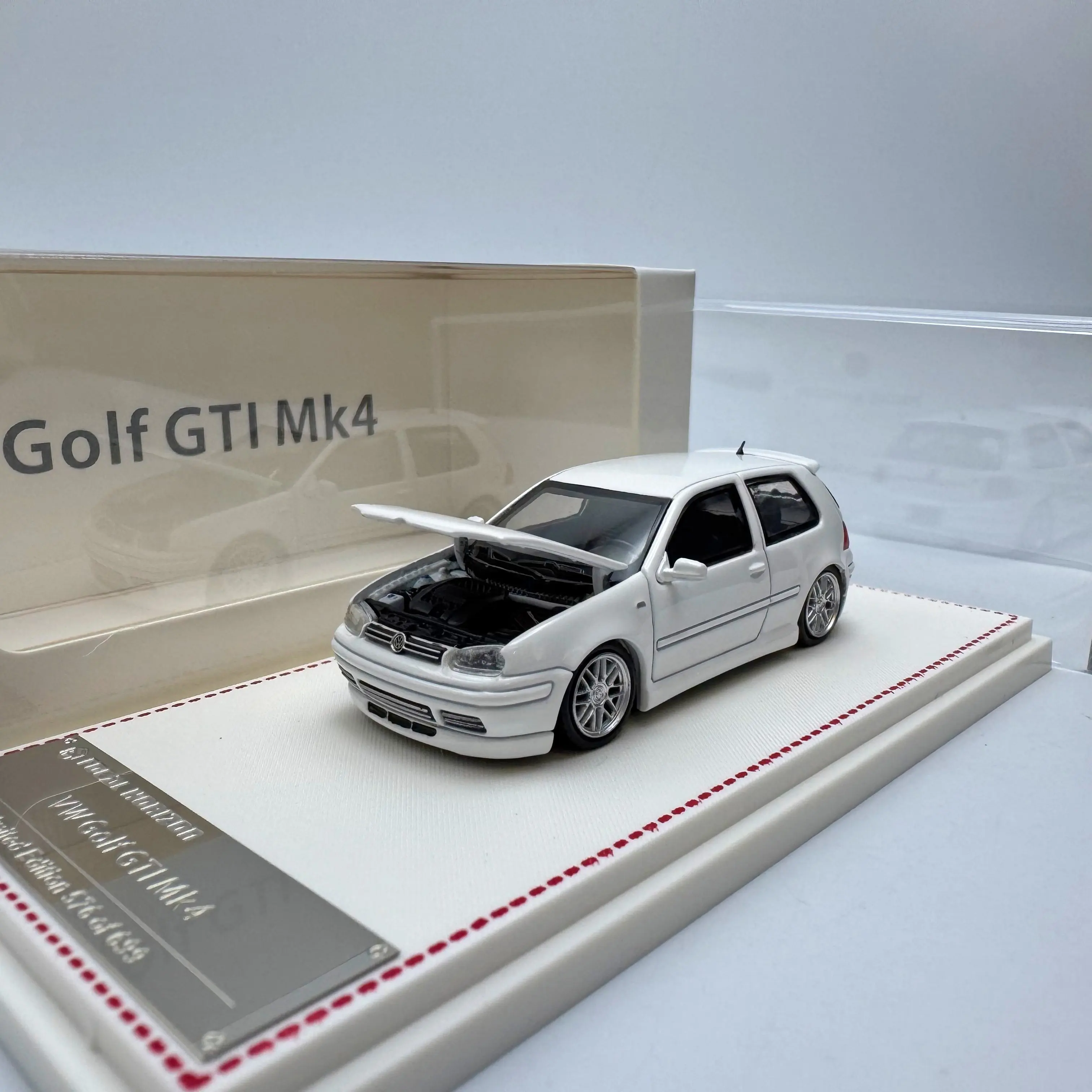 

Модель автомобиля FH 1:64 Golf GTI Mk4 с открывающимся капотом, литая под давлением
