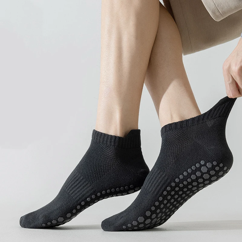 أبيض وأسود للجنسين الجوارب سيليكون نقطة الرياضة الطابق الكاحل الجوارب العرق ماصة تنفس عدم الانزلاق اليوغا الجوارب