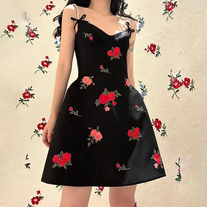 

2024dresses Pure desire flower retro palace suspender V-neck slimming design sense V-fluffy skirt short skirt dress mini dress