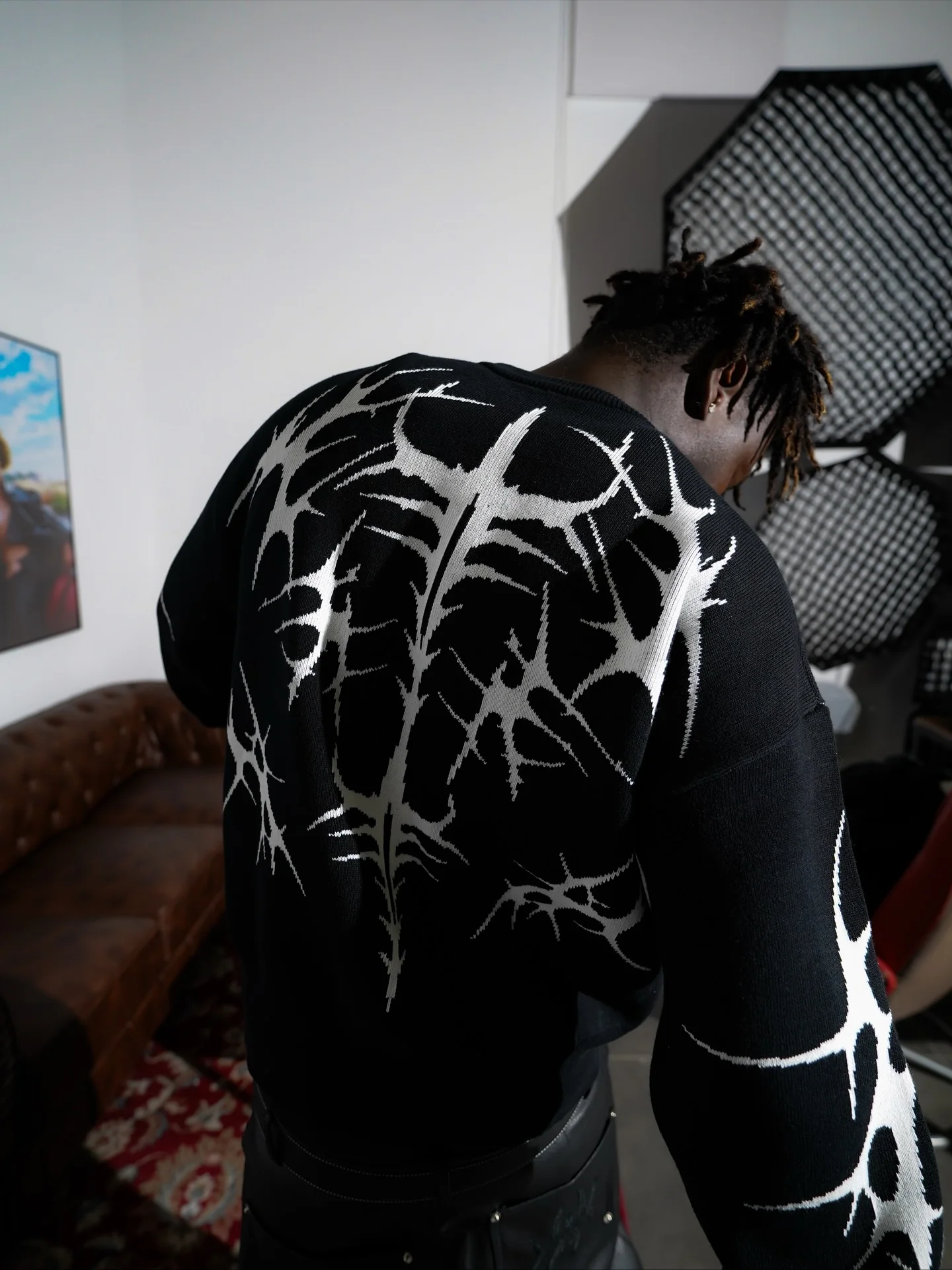 

Женский повседневный свитер в стиле панк, черный, с металлическим декором, принтом паука, круглым вырезом, длинными рукавами, оверсайз, вязаный, 2026