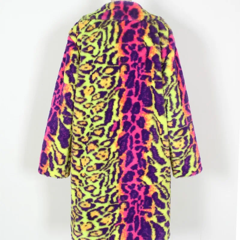 2025 nouveau manteau de fourrure synthétique à capuche mi-long imprimé léopard coloré conception de bloc de couleur chaud épaissir doux fourrure moelleuse vêtements d'extérieur pour femmes